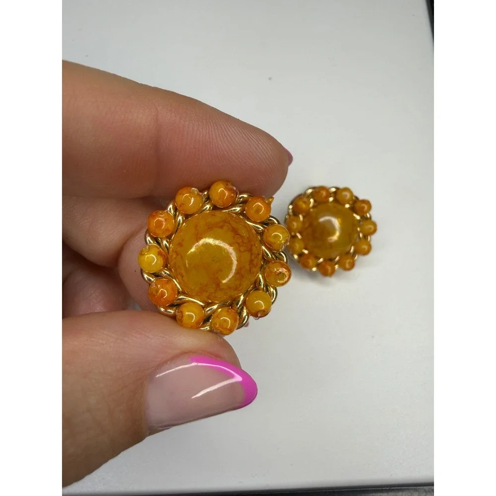 Vintage Hong Kong Orange Marbled Resin Bead Gold Tone Clip On Earrings 1 Inch